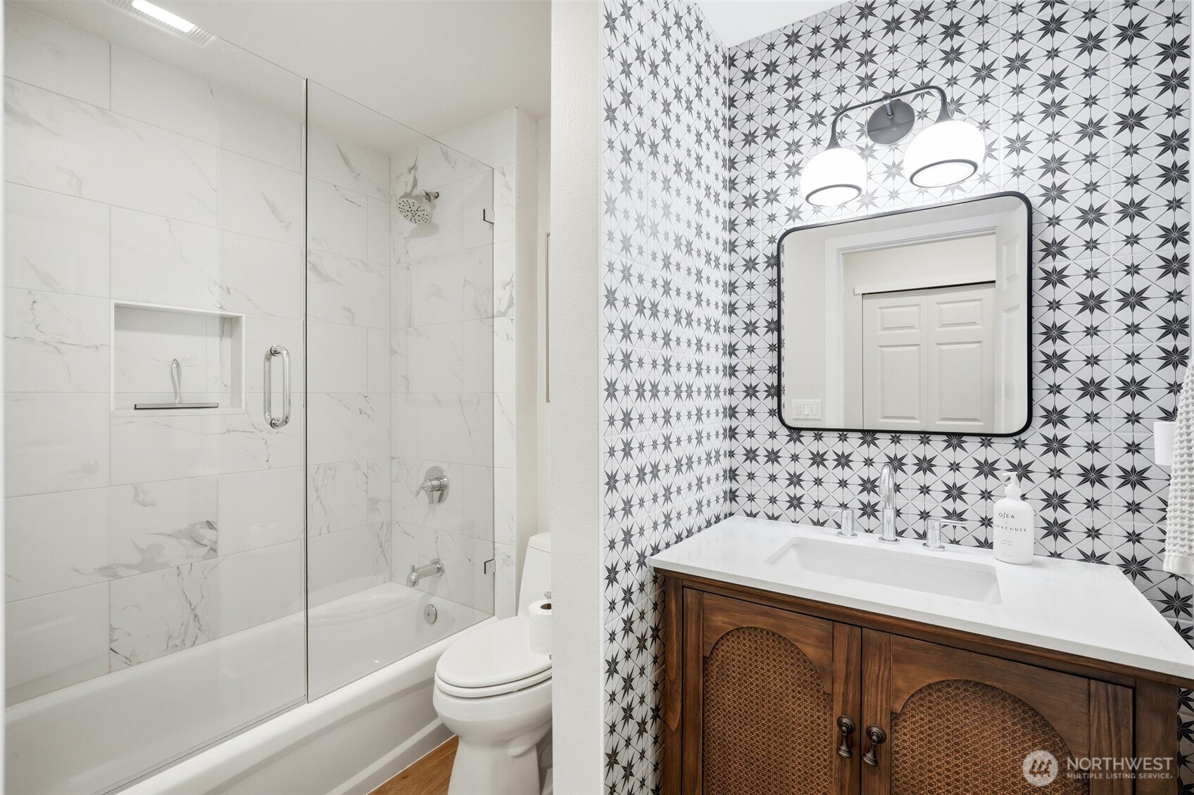 17432 Bothell Way B-307 Property Photo 17