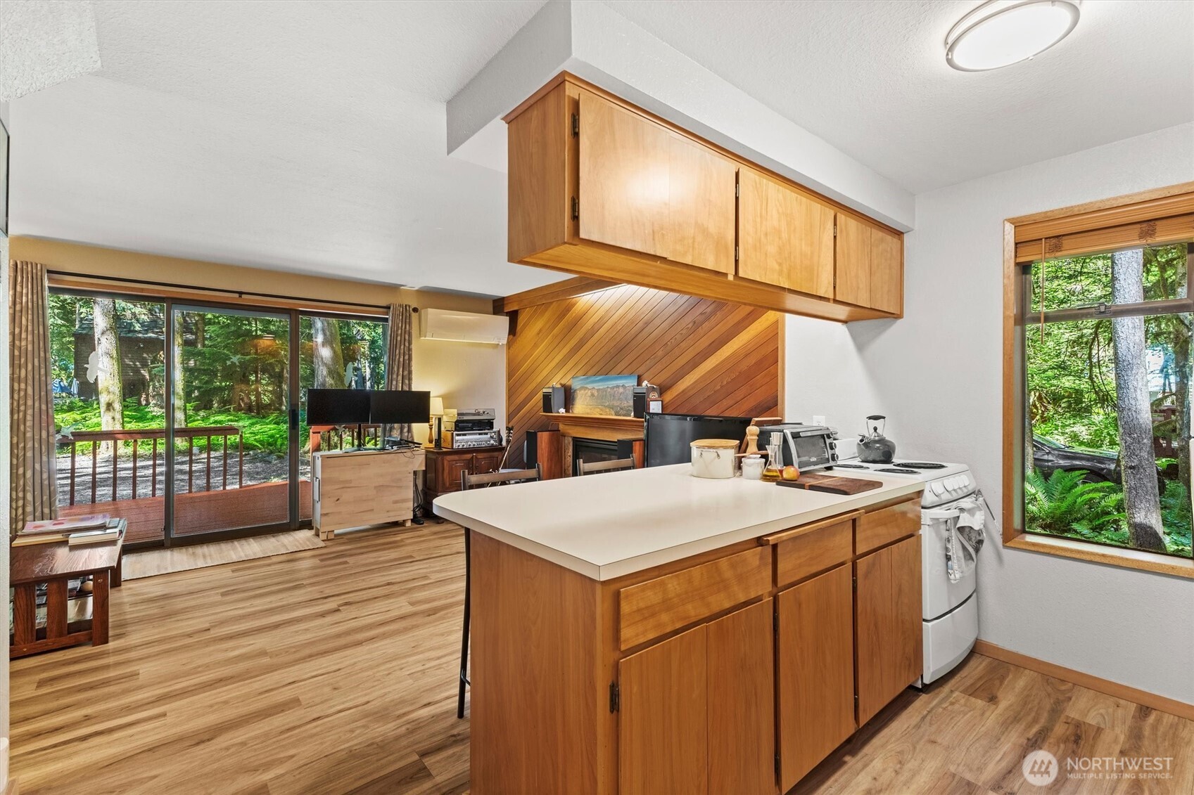 7082 Rainier Way Property Photo 4