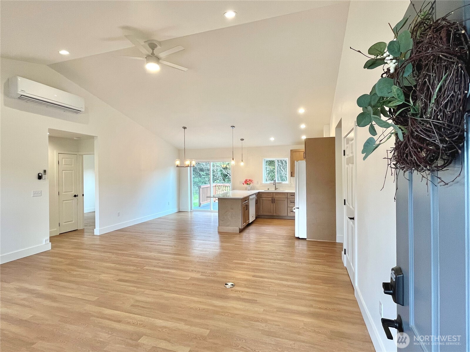382 S Wynoochee Drive Property Photo 4