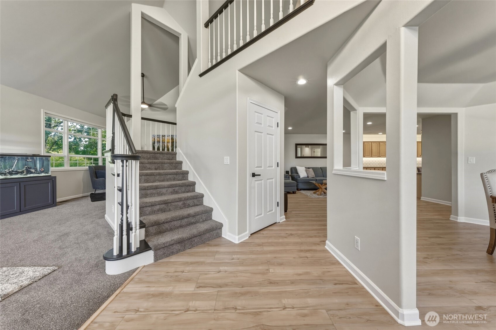 956 Se Garrison Drive Property Photo 3