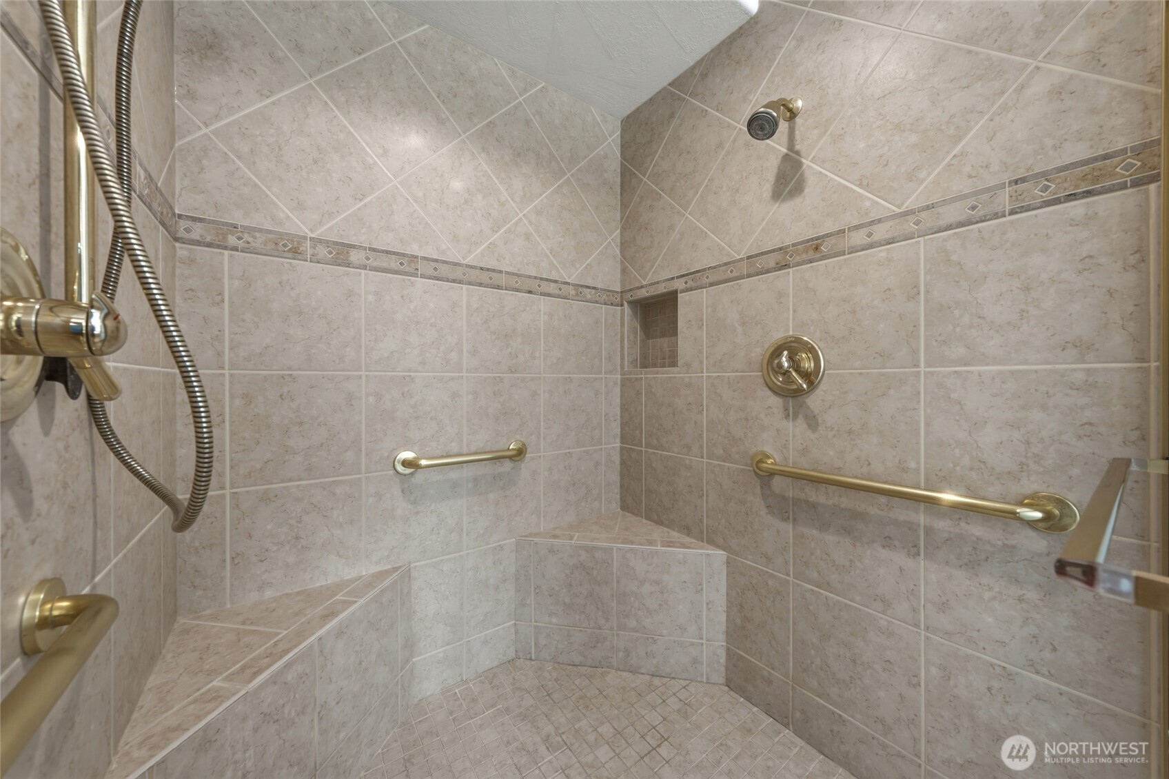 956 Se Garrison Drive Property Photo 13