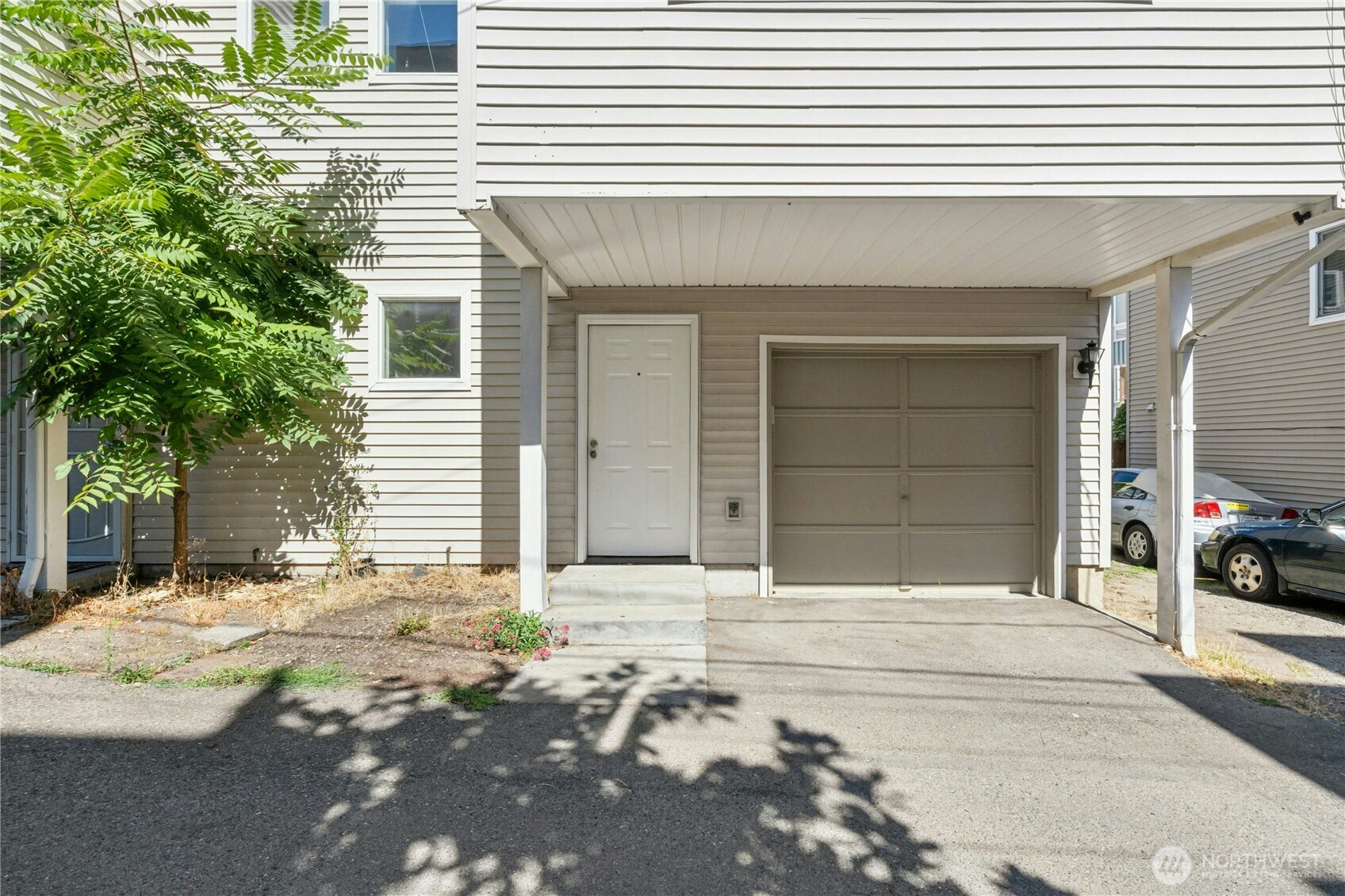 7530 43rd Avenue B Property Photo 4