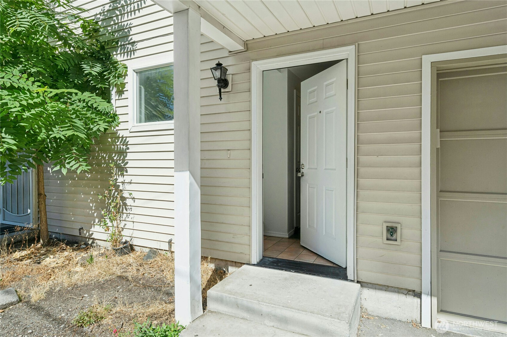 7530 43rd Avenue B Property Photo 5