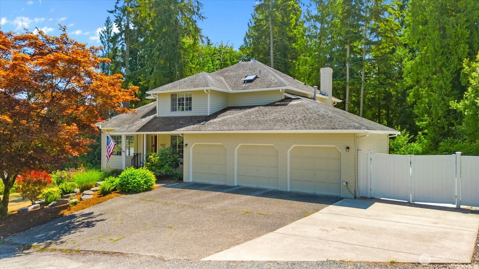 18223 Yew Way Property Photo 2
