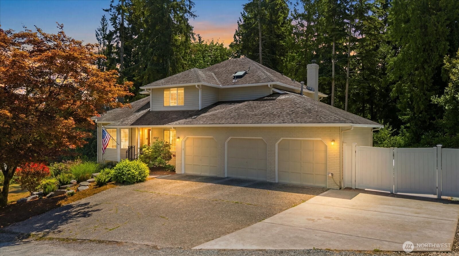 18223 Yew Way Property Photo 4