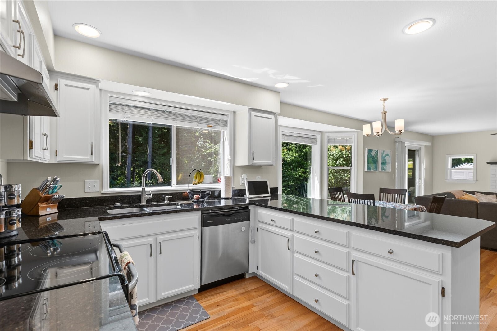18223 Yew Way Property Photo 13