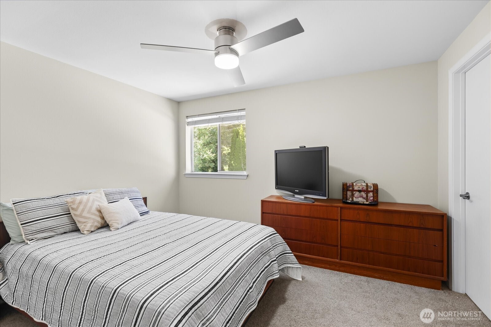 18223 Yew Way Property Photo 29