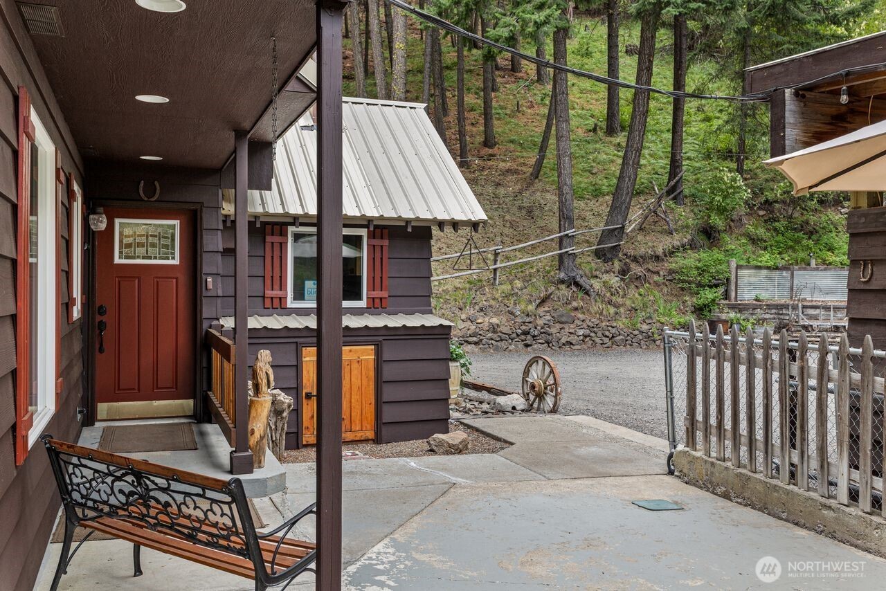 170 Deer Cove Lane Property Photo 12