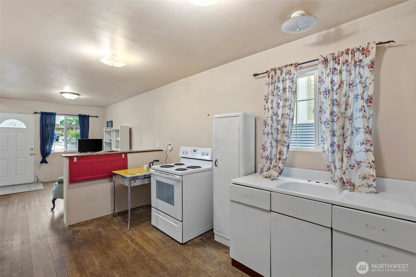420 Warren Street Property Photo 18