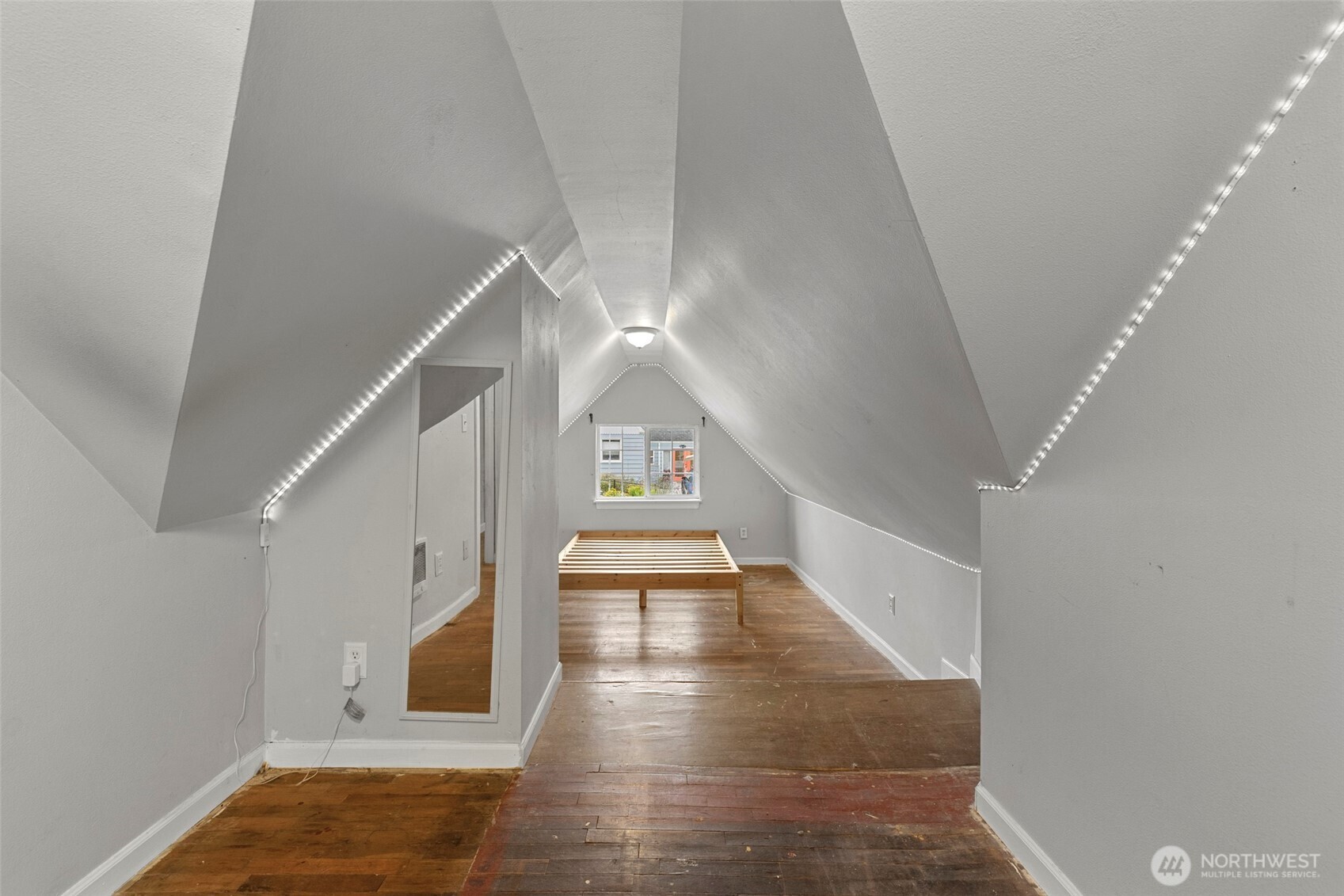420 Warren Street Property Photo 23