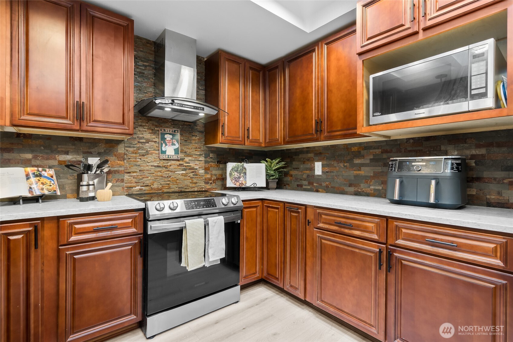 21827 Crest Lane Property Photo 8