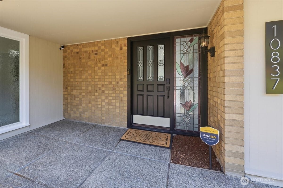10837 Evergreen Terrace Property Photo 4