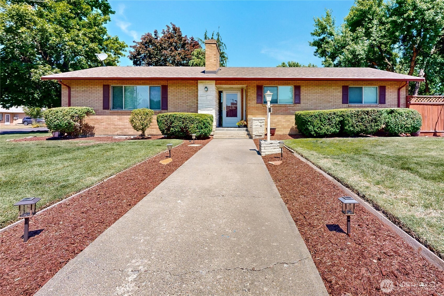 301 Ne A Street 1,2,3 Property Photo 1