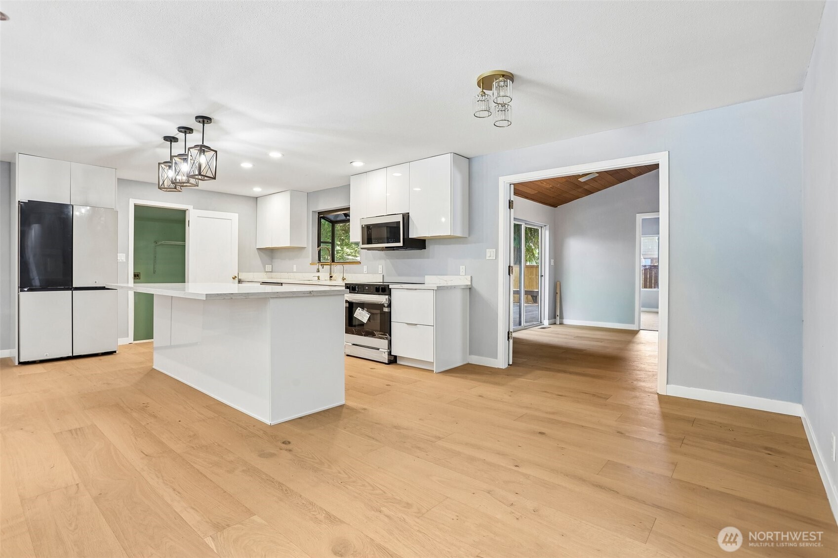 16220 Ambaum Boulevard Property Photo 9
