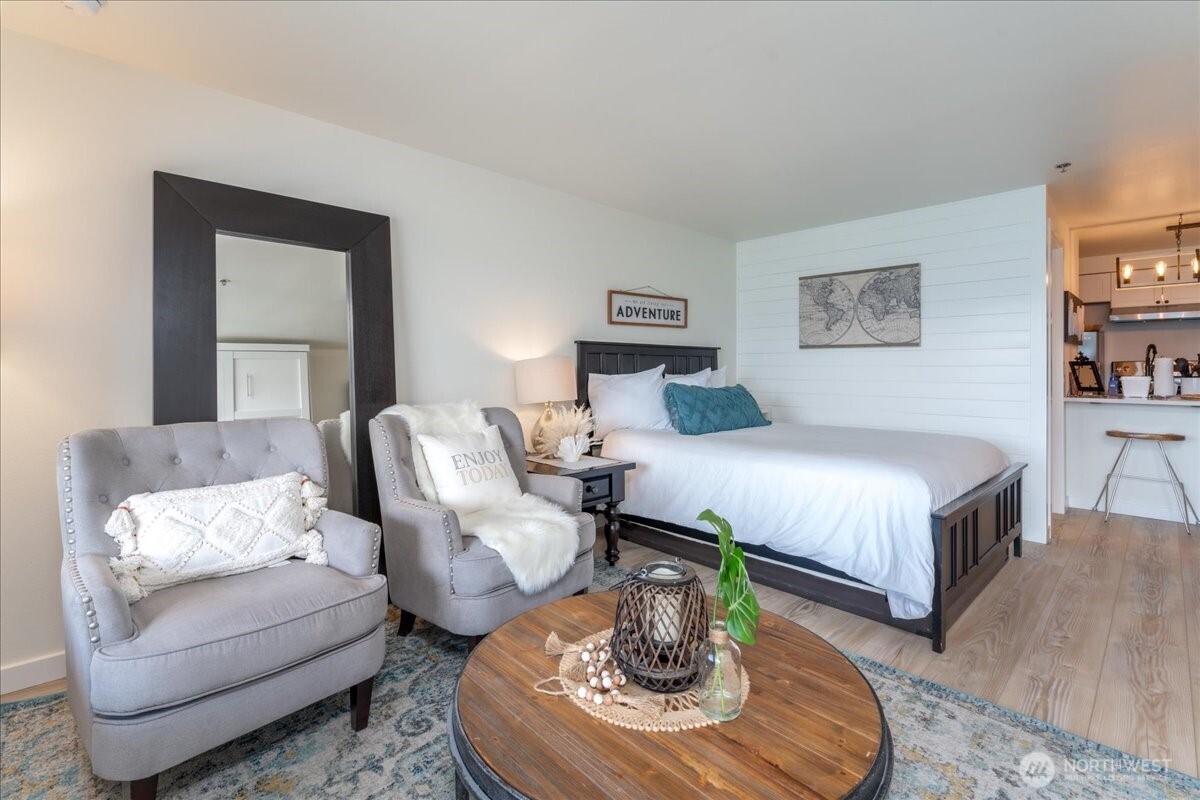 322 W Woodin 301 & 301a Avenue Property Photo 6