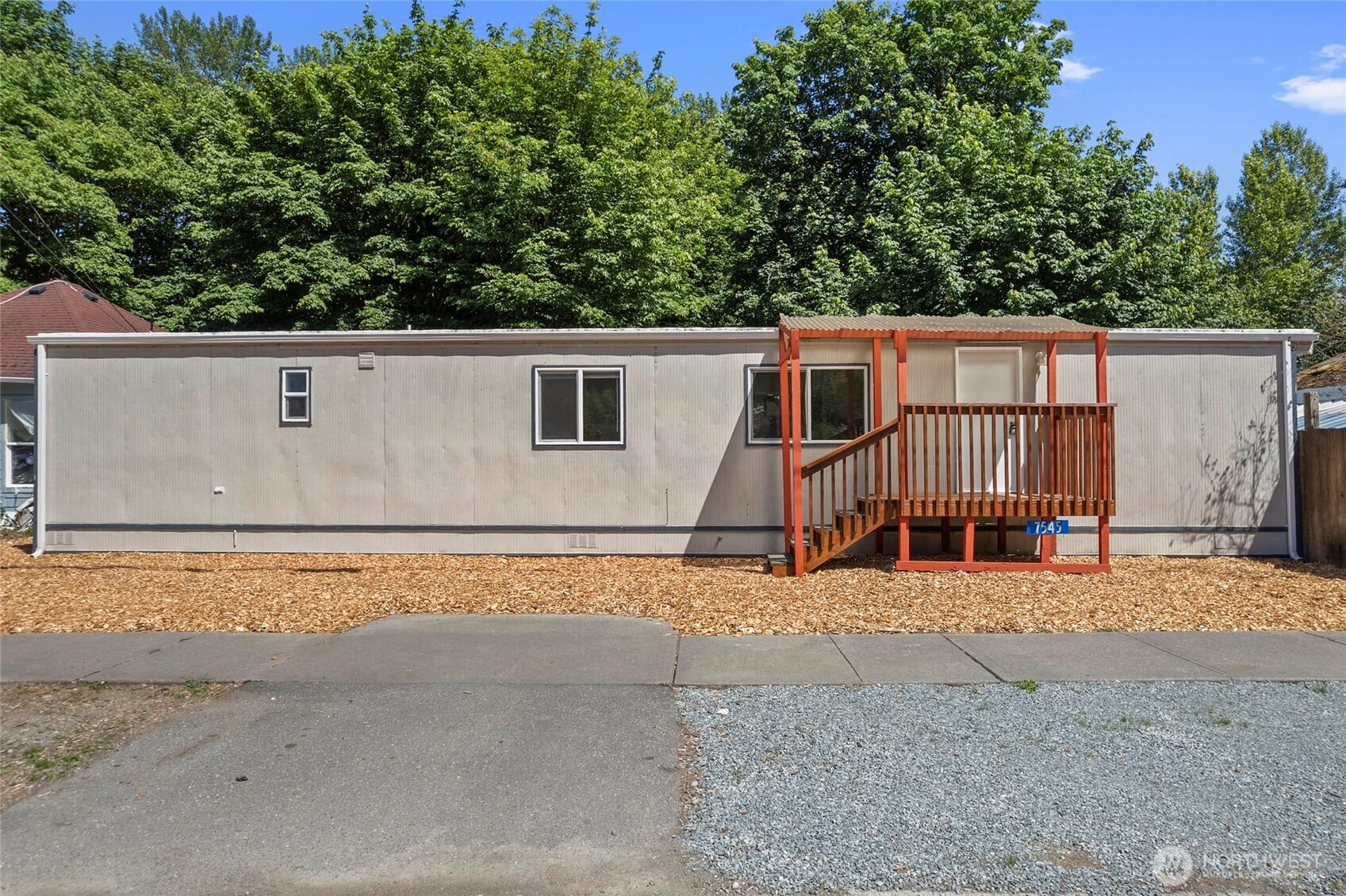 7545 S Dillard Avenue Property Photo 4