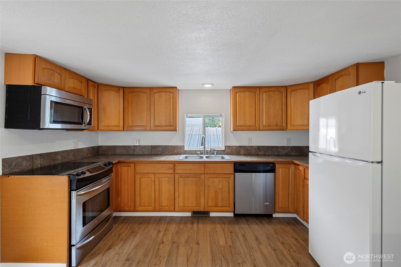 7545 S Dillard Avenue Property Photo 11