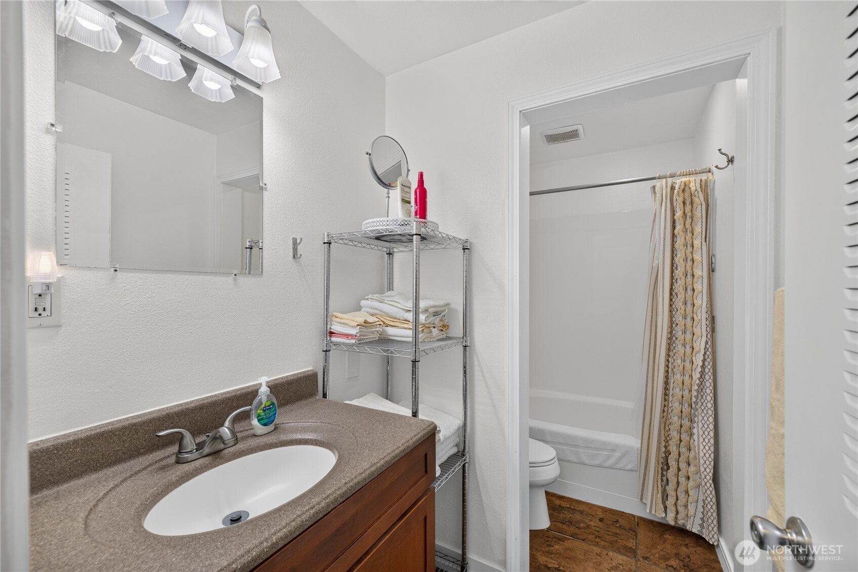 1710 Skyline Way 101 Property Photo 24