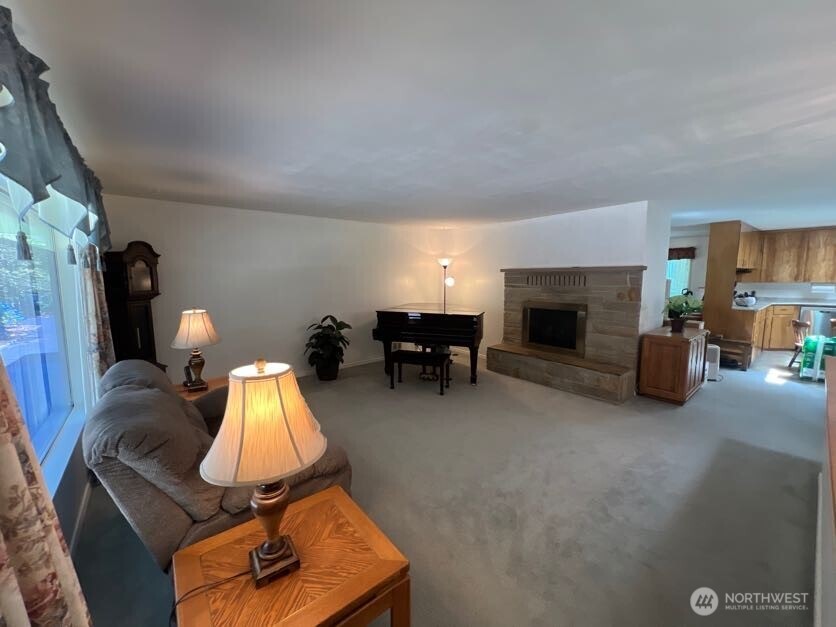 4430 Pine Avenue Property Photo 4