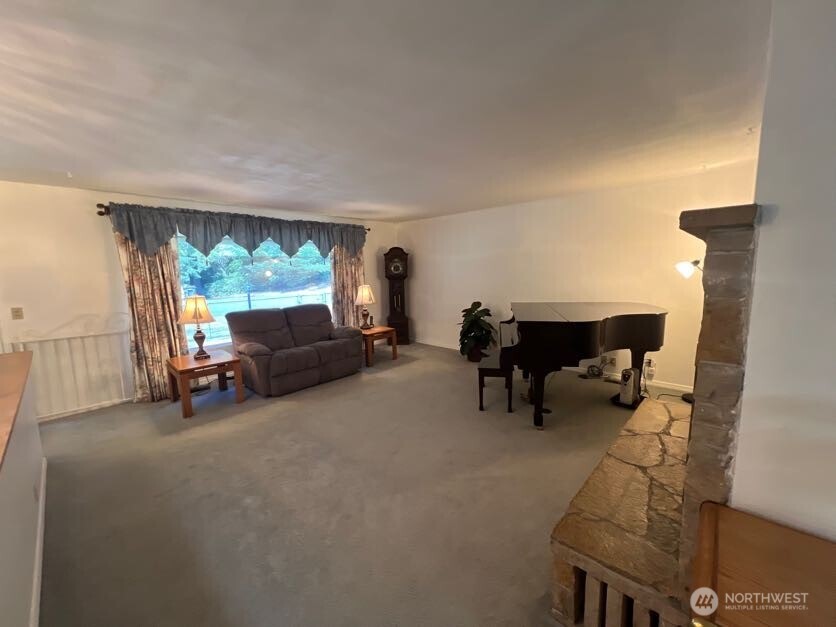 4430 Pine Avenue Property Photo 6