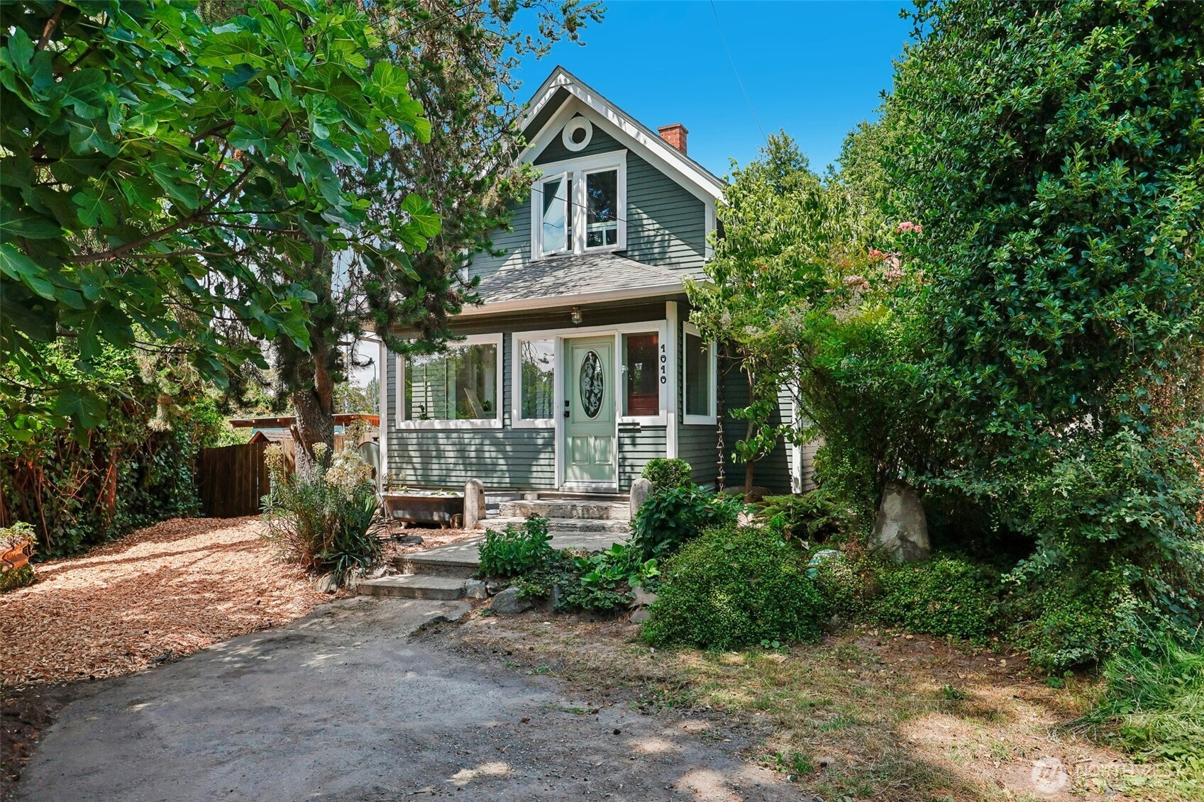 1010 S Director Street Property Photo 6