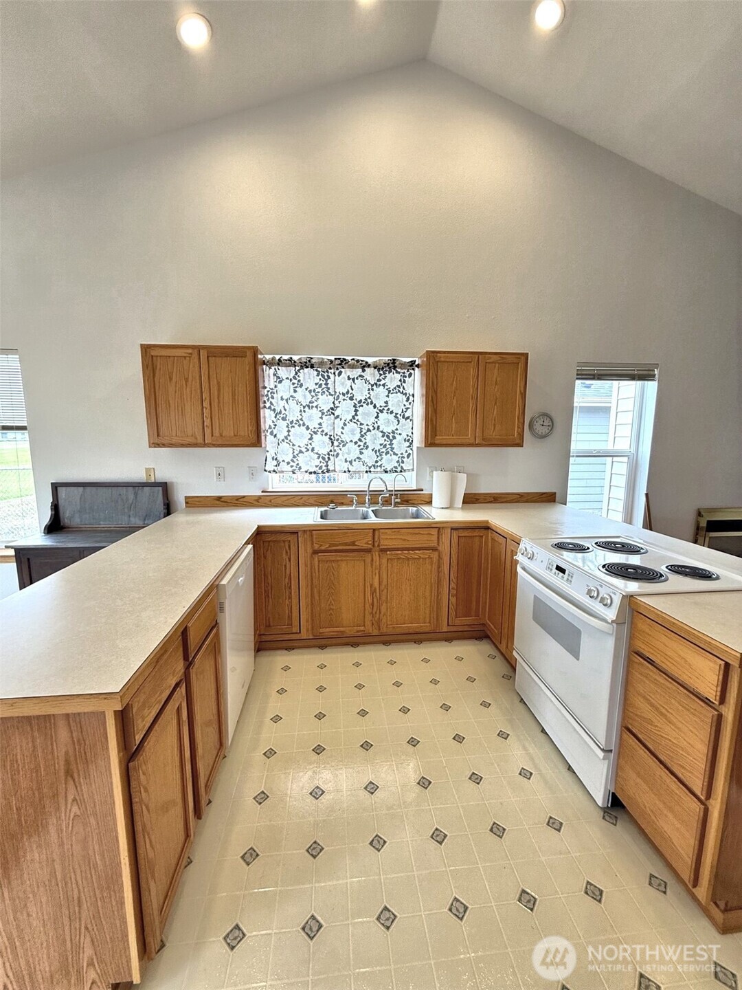 567 Puffin Avenue Property Photo 9