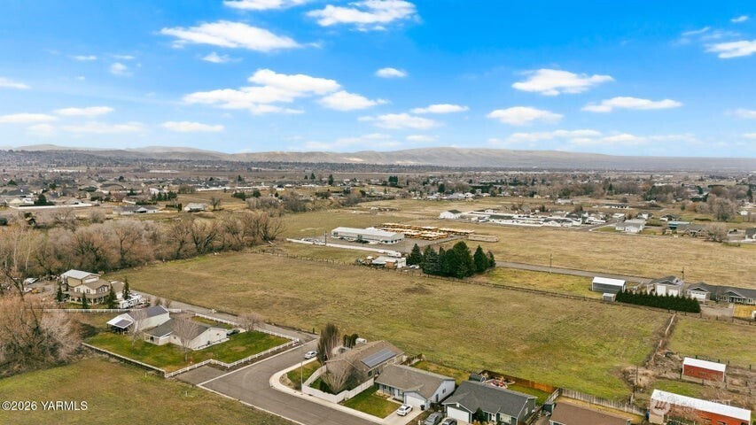 7703 Ahtanum Road Property Photo 5