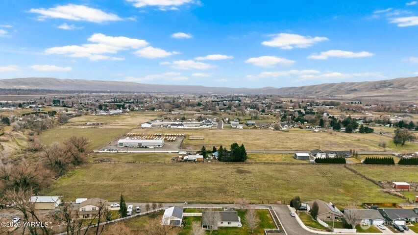 7703 Ahtanum Road Property Photo 6