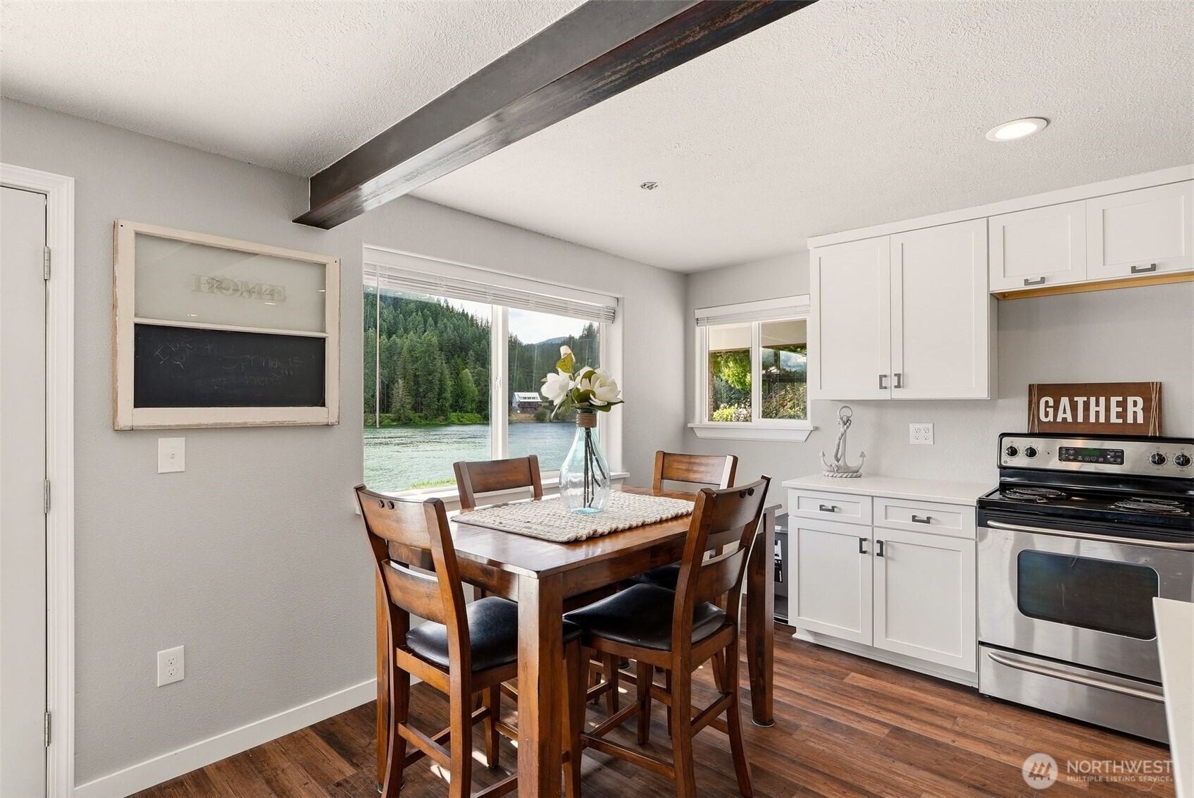 128 S River Rd Property Photo 13