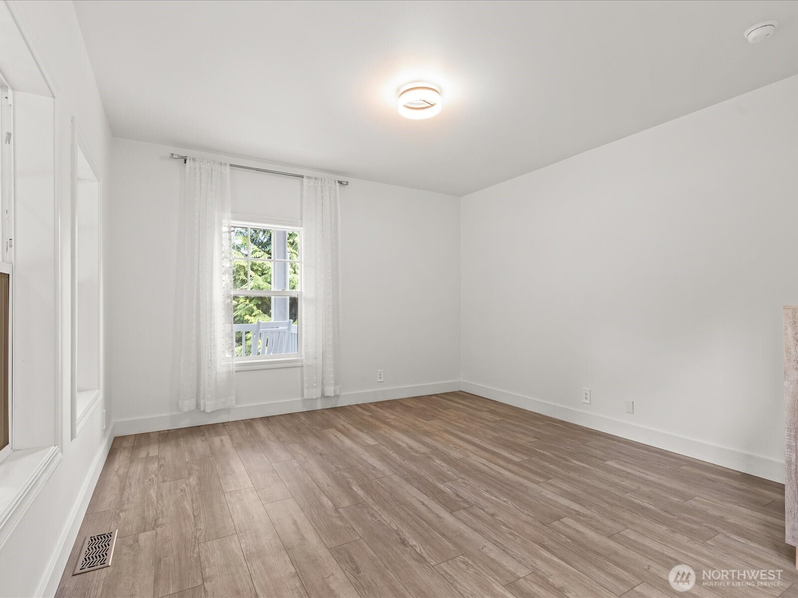 20832 104th Street Property Photo 6