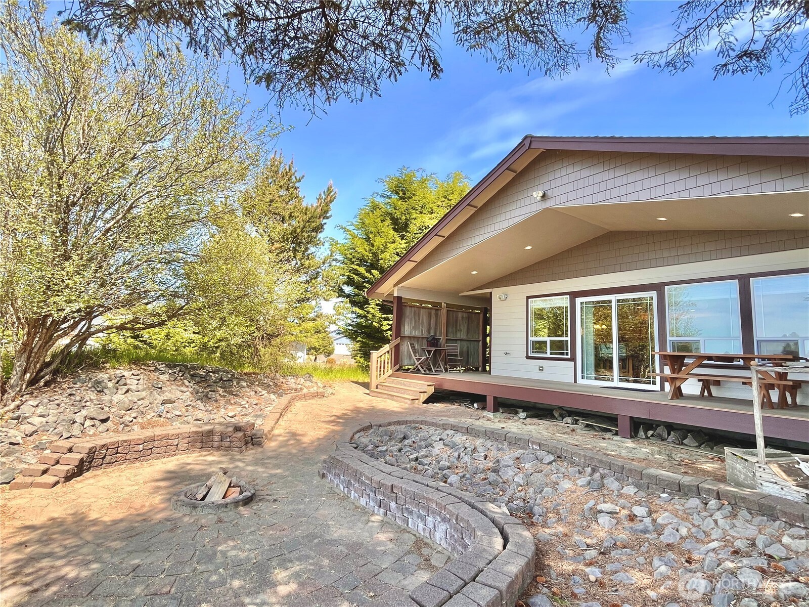 137 N Razor Clam Drive Property Photo 1