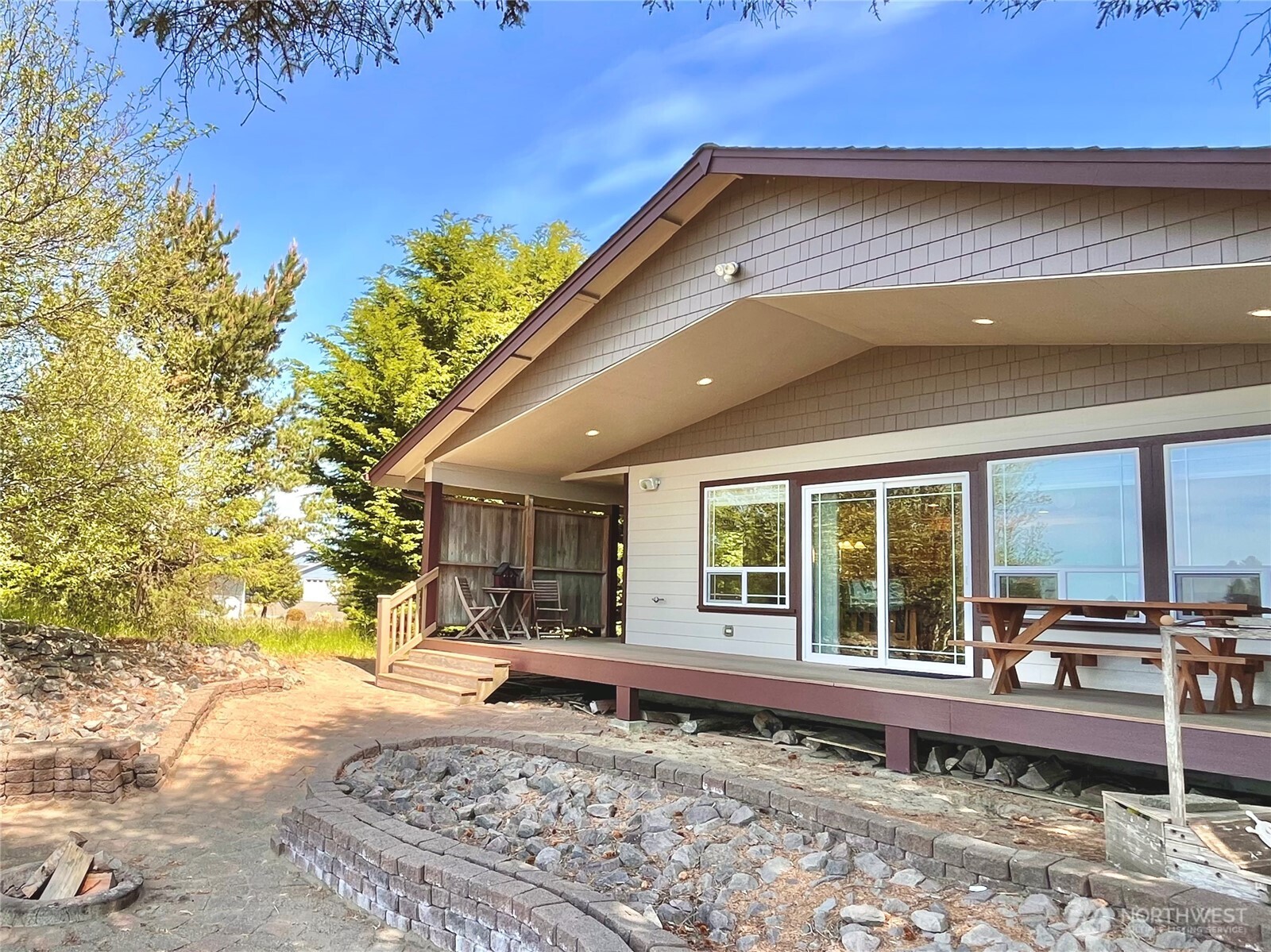 137 N Razor Clam Drive Property Photo 1