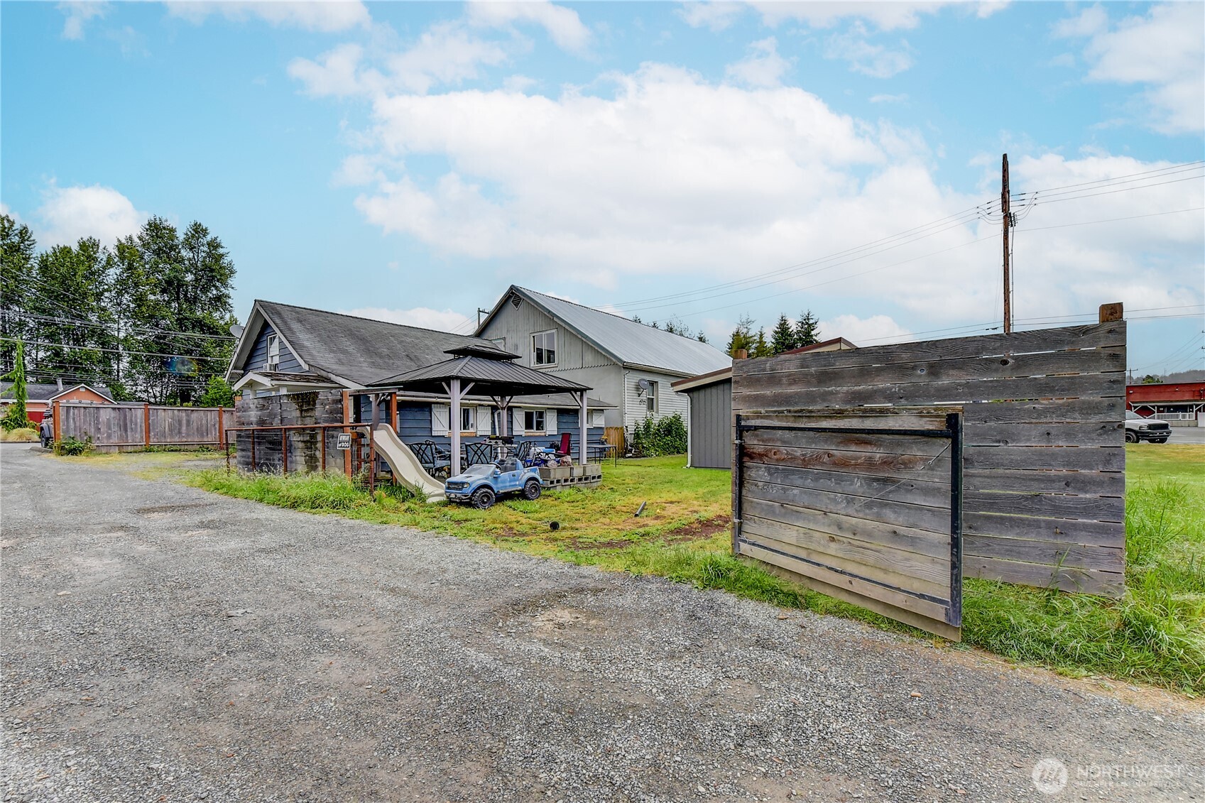112 Cascade Avenue Property Photo 3