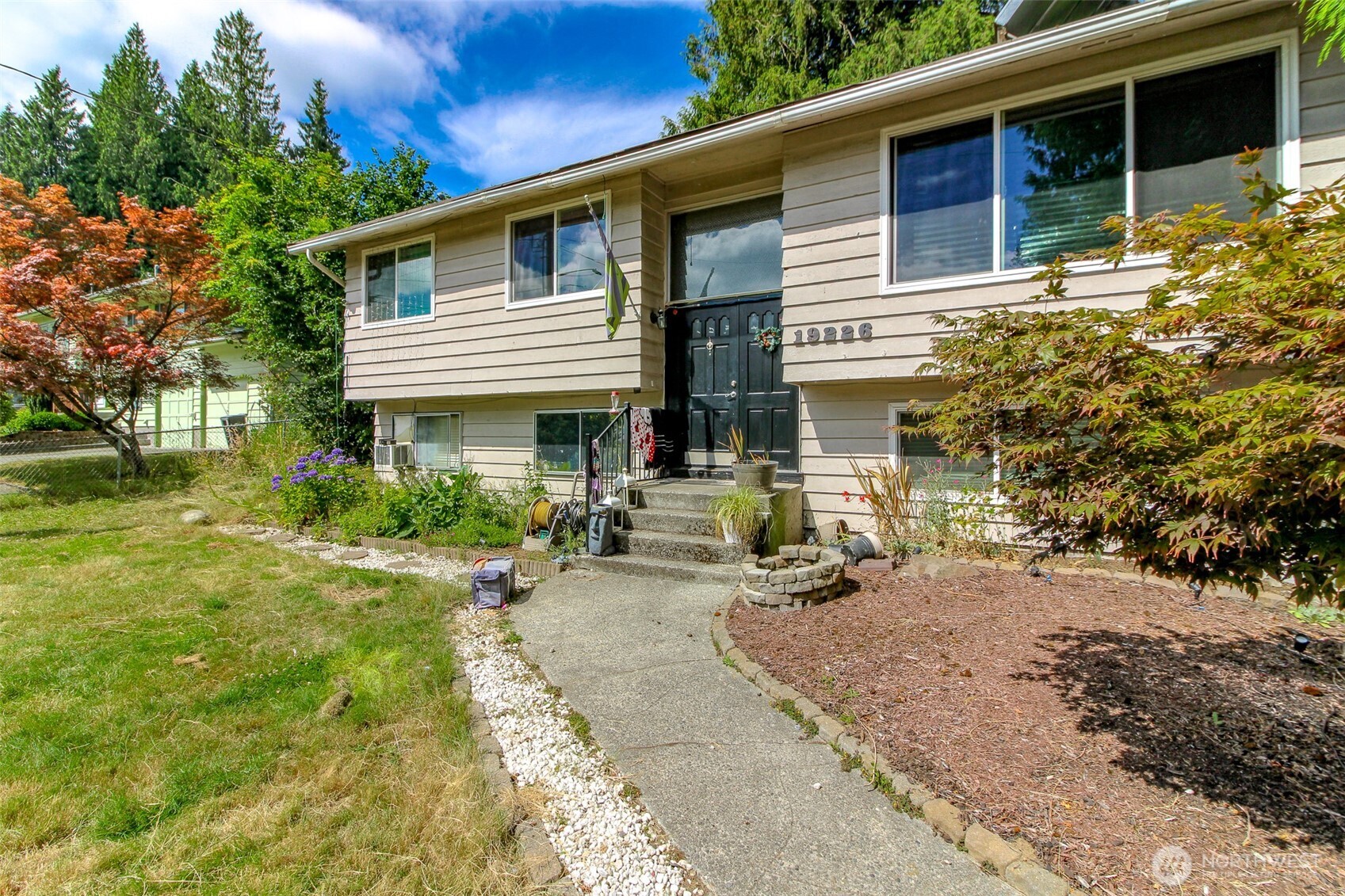 19226 7th Avenue Property Photo 6
