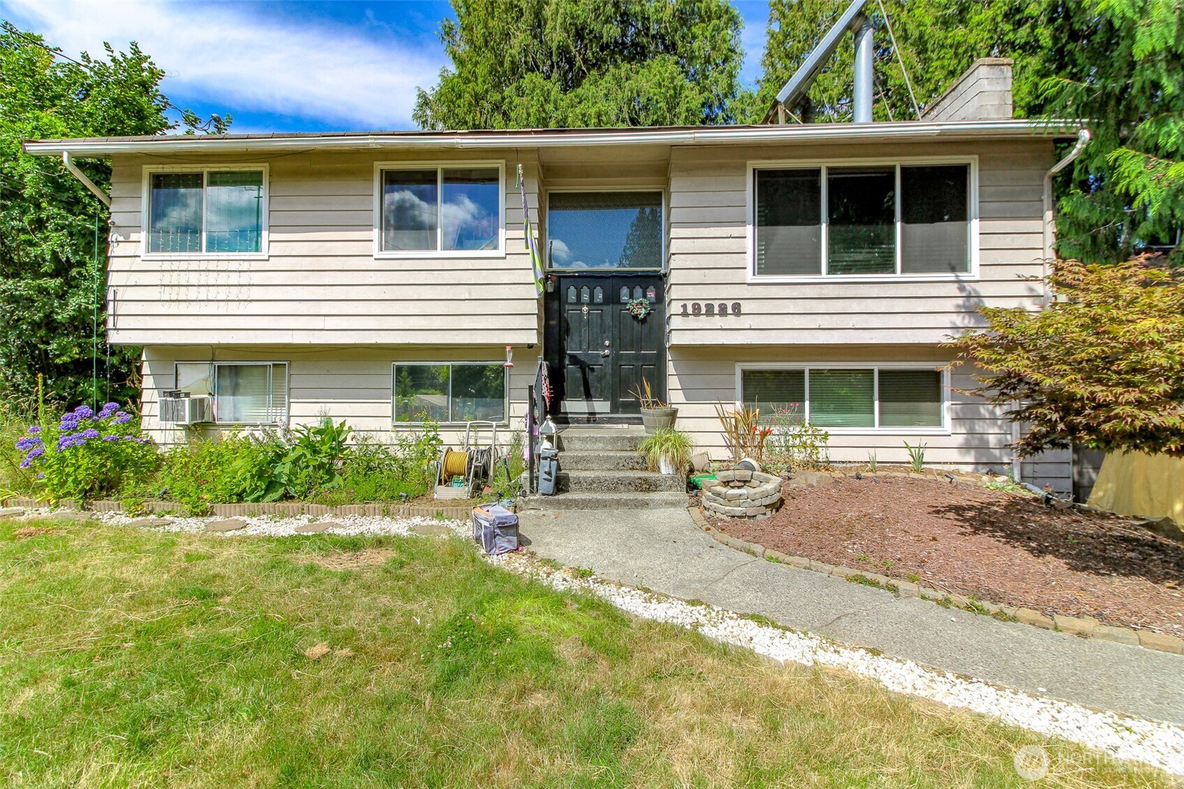 19226 7th Avenue Property Photo 10