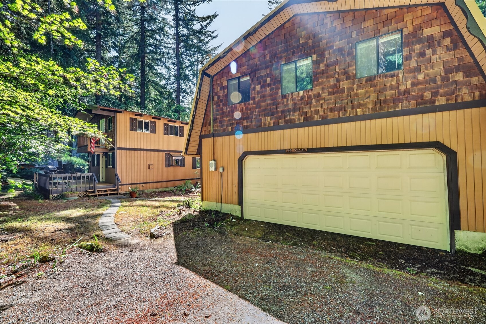 101 Cascade Drive Property Photo 2
