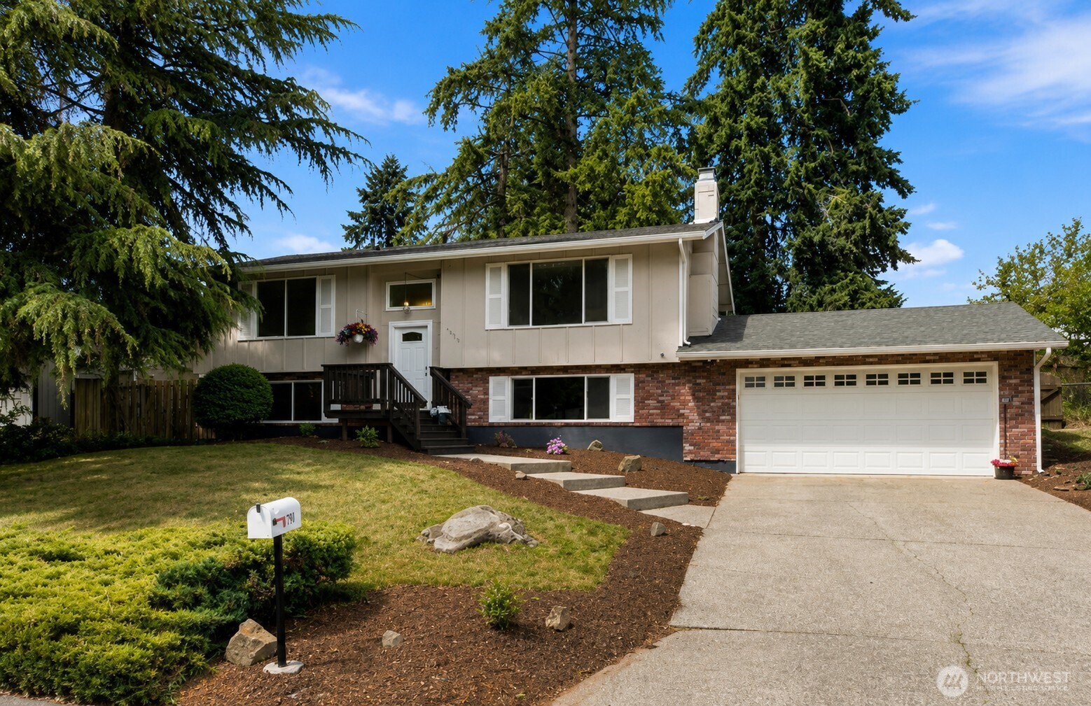 7910 Husky Way Property Photo 1