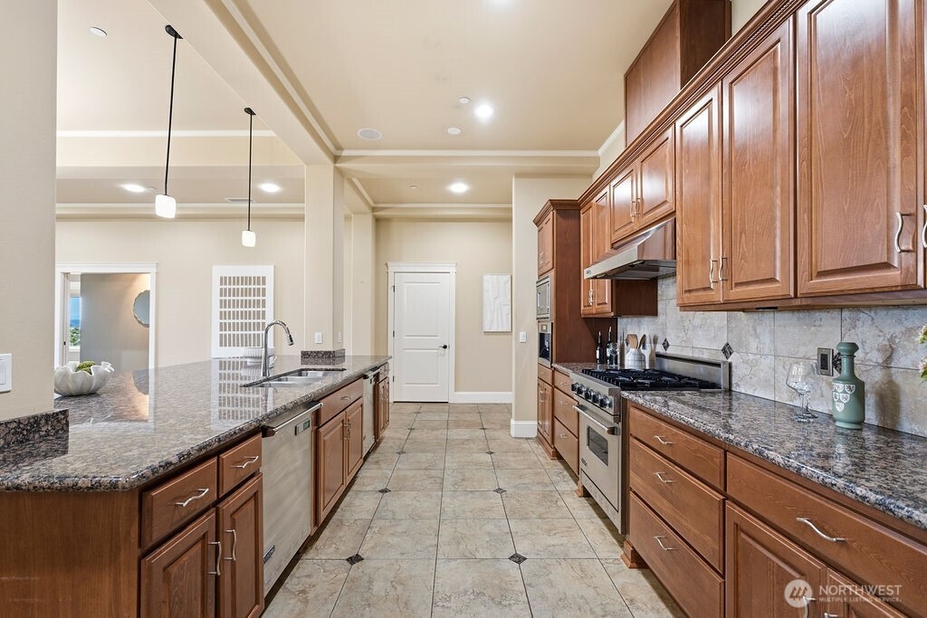 207 Broadway 200 Property Photo 11