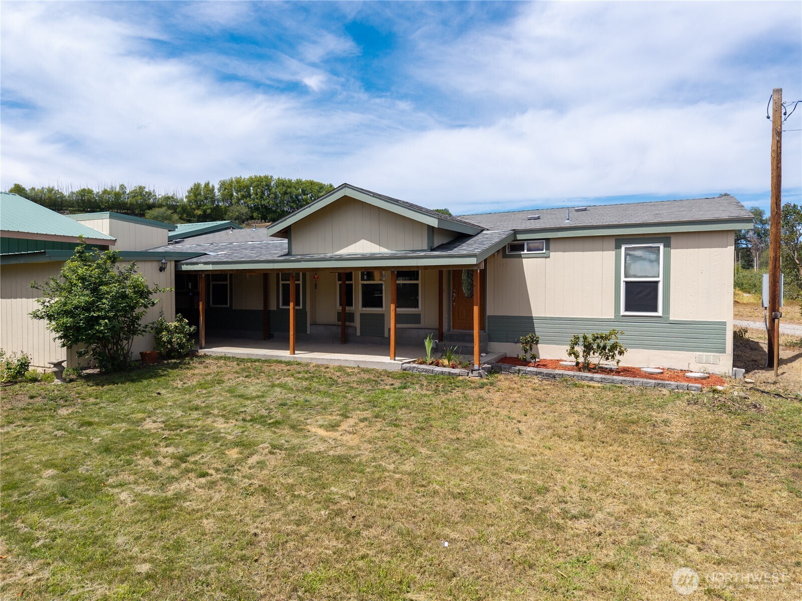 1037 A Highway 7 Property Photo 4