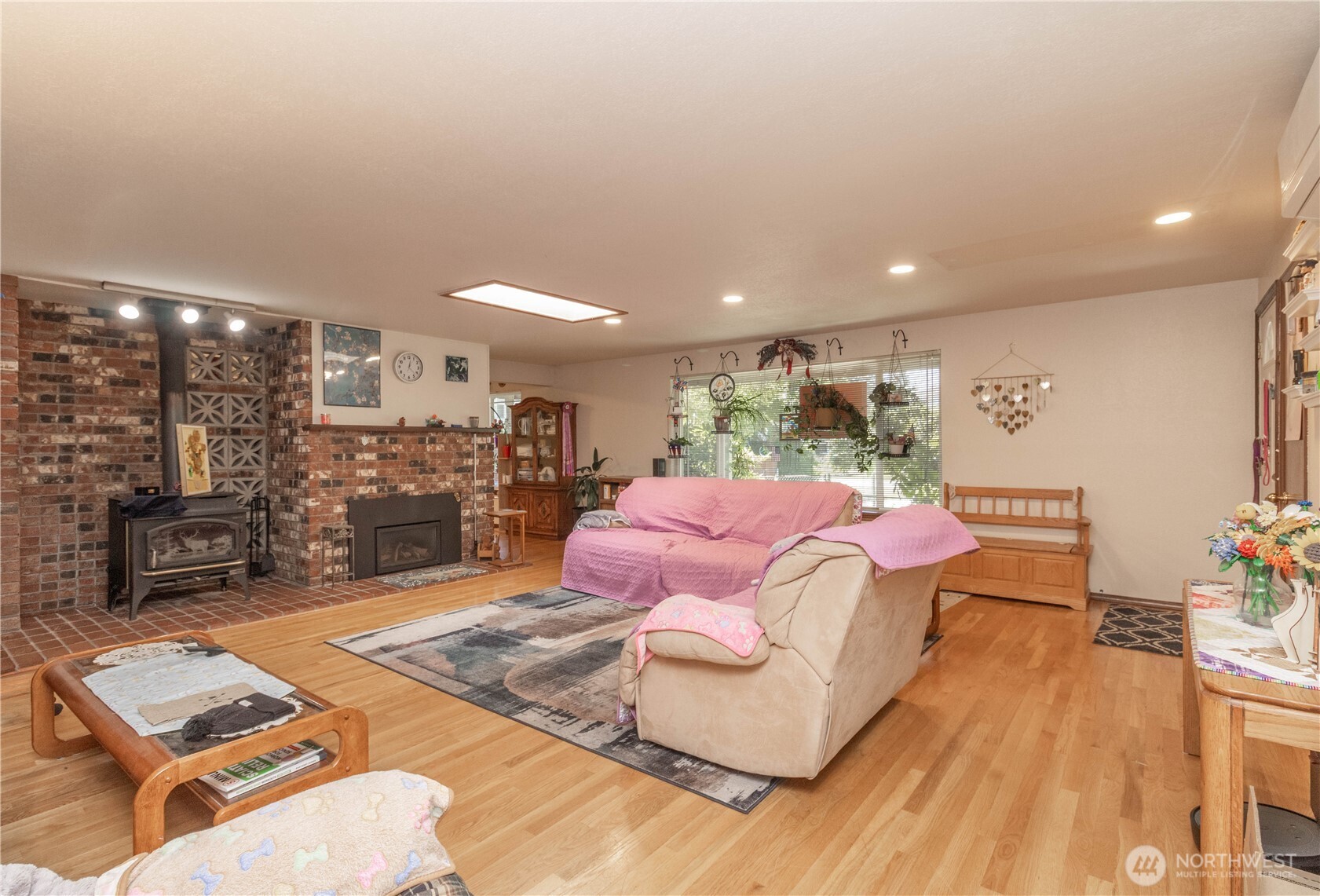 19613 Filbert Drive Property Photo 8