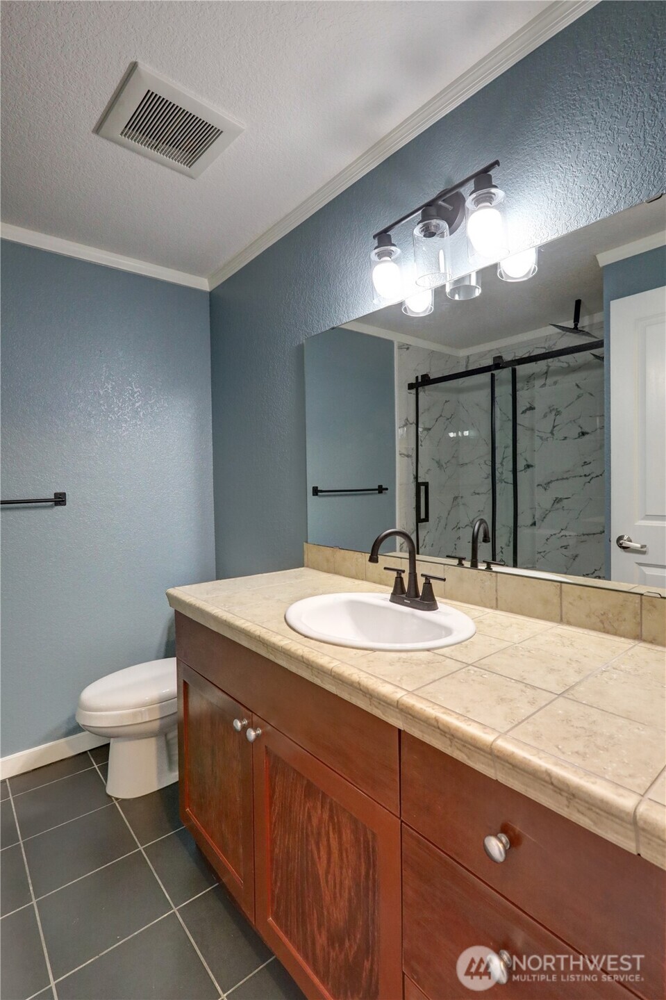 939 N 101st Street 302 Property Photo 8