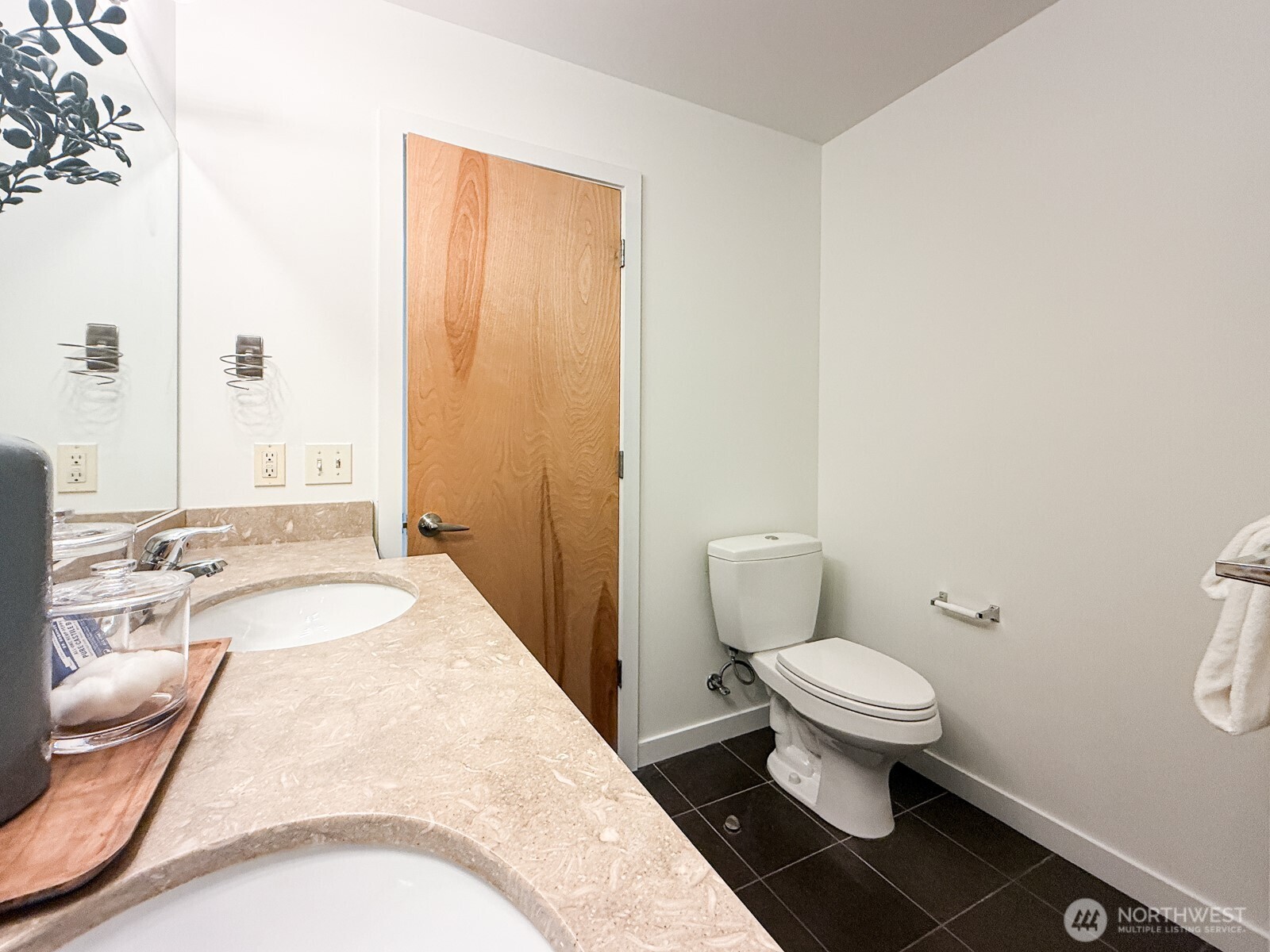 4917 39th Avenue Property Photo 14