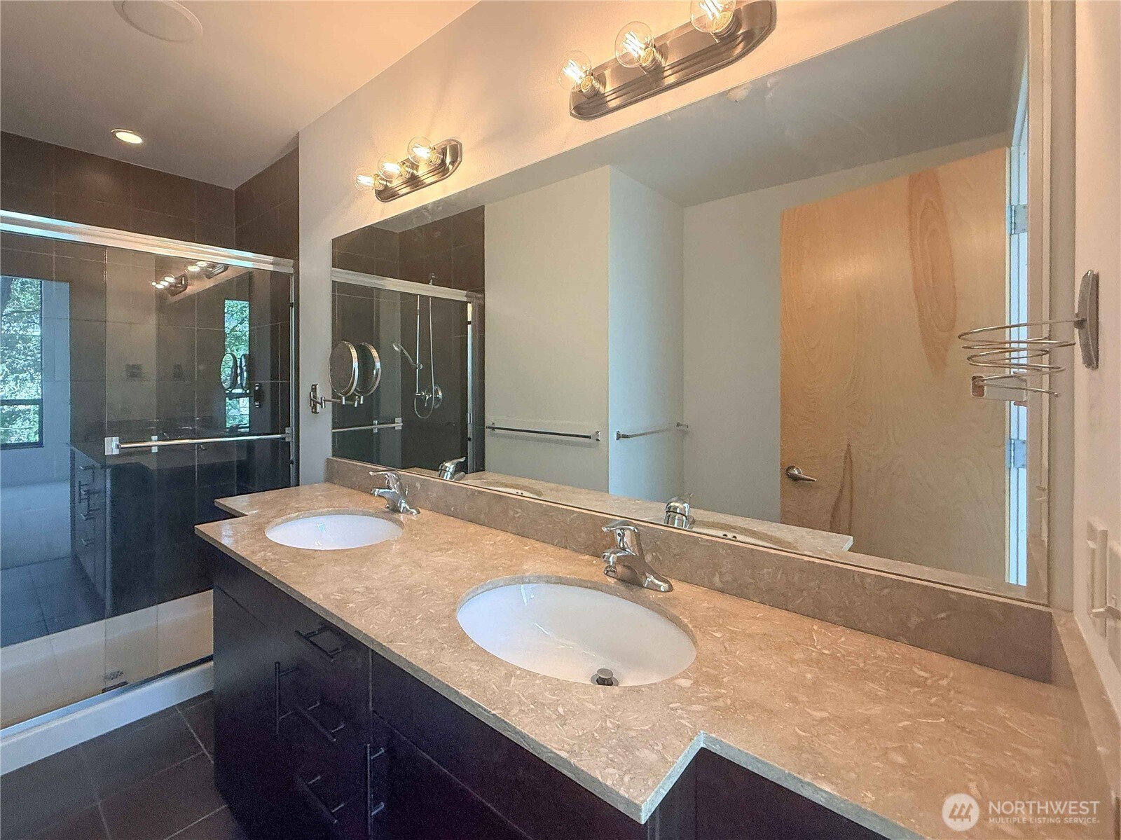 4917 39th Avenue Property Photo 15