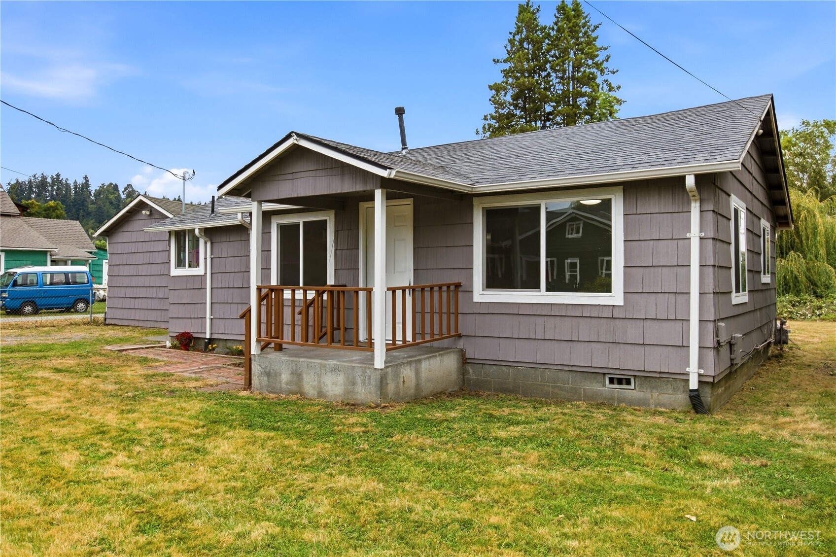 216 4th Avenue Property Photo 3