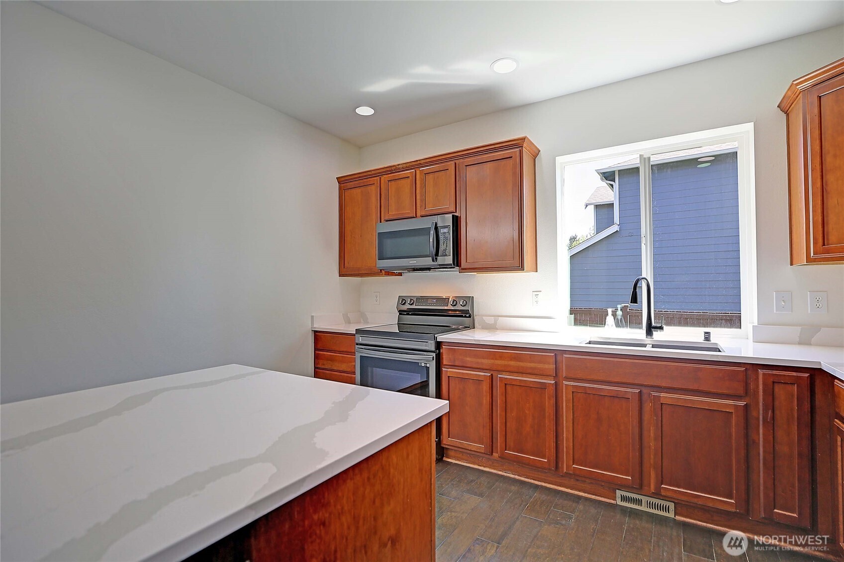 6915 282nd Place Property Photo 10