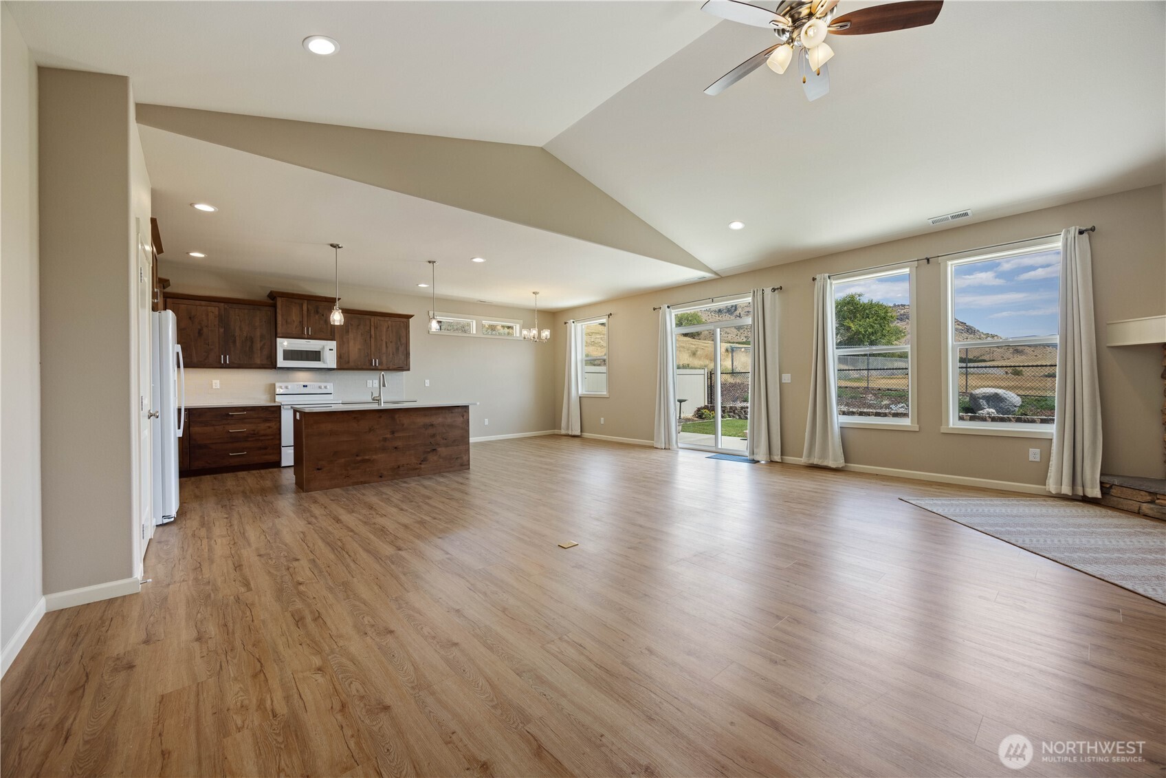 472 Sunny Brooke Lane Property Photo 6