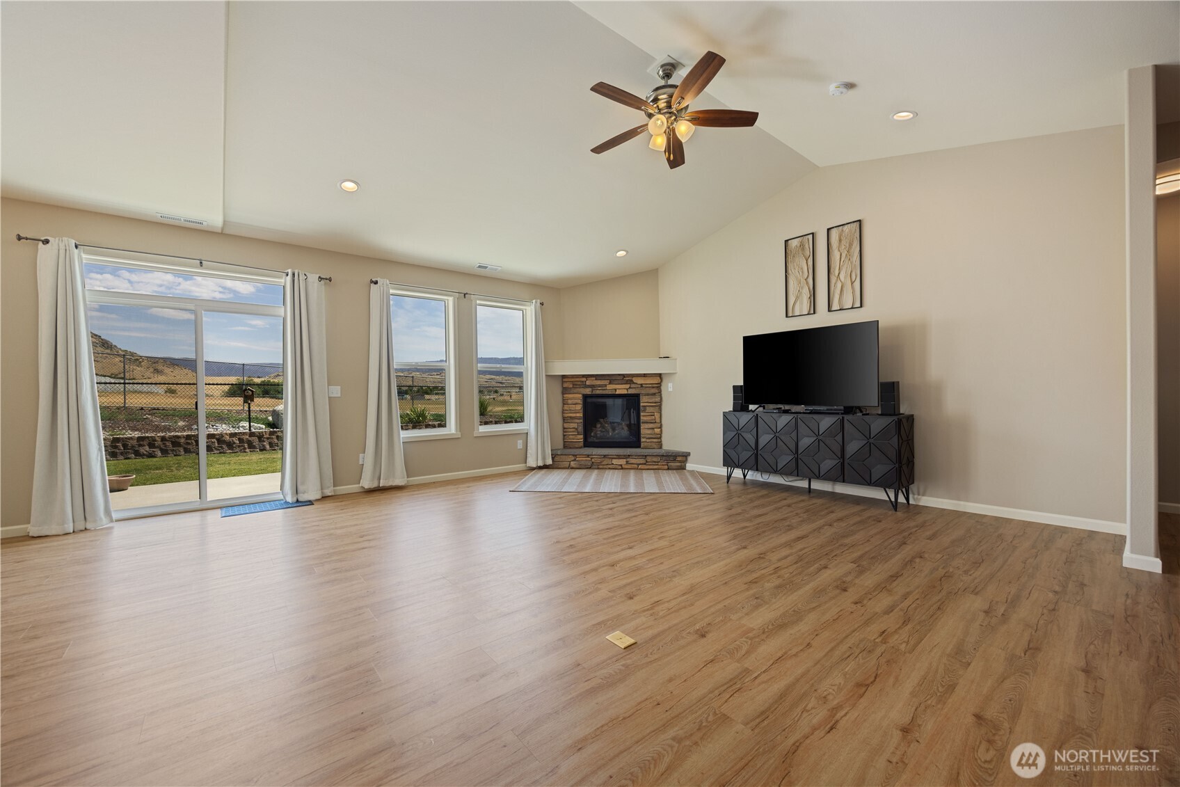 472 Sunny Brooke Lane Property Photo 7