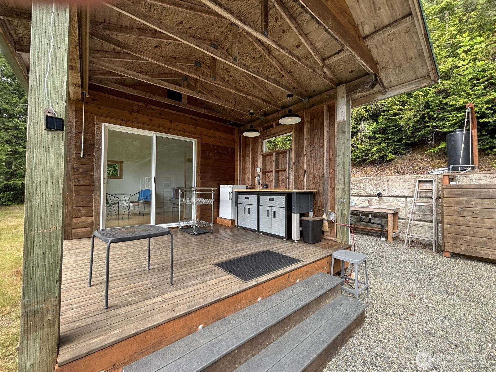 331 Ne Capstan Rock Road Property Photo 3