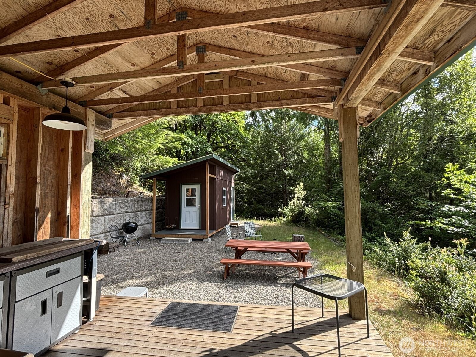 331 Ne Capstan Rock Road Property Photo 4
