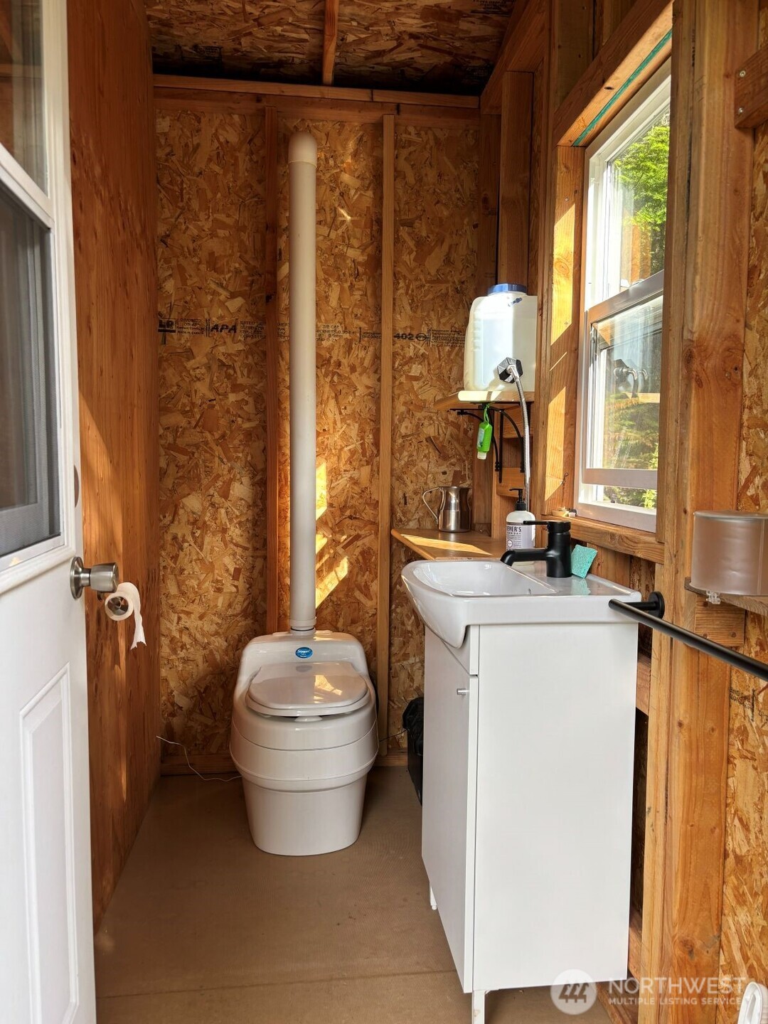 331 Ne Capstan Rock Road Property Photo 14